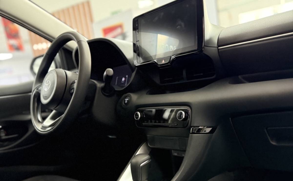 Toyota Yaris Hibrido 2026 interior
