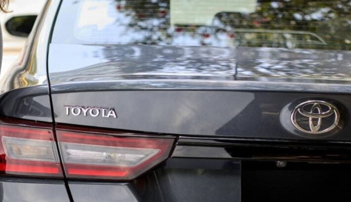 Toyota Yaris sedan teaser cola