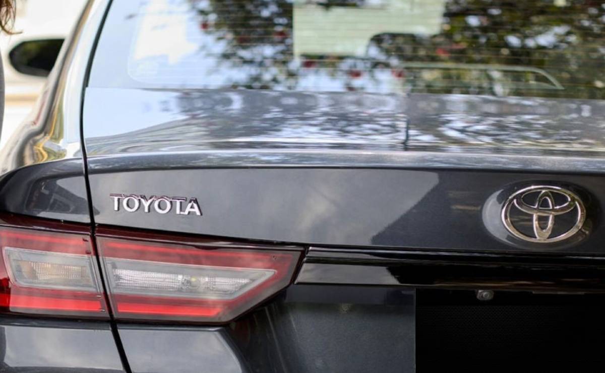 Toyota Yaris sedan teaser cola