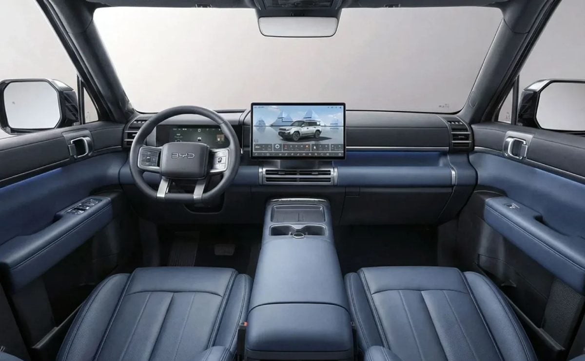 Con tres motores y más de 600 CV, este SUV grande de BYD va por Toyota: dónde se lanza y cuánto cuesta 3 byd ti7