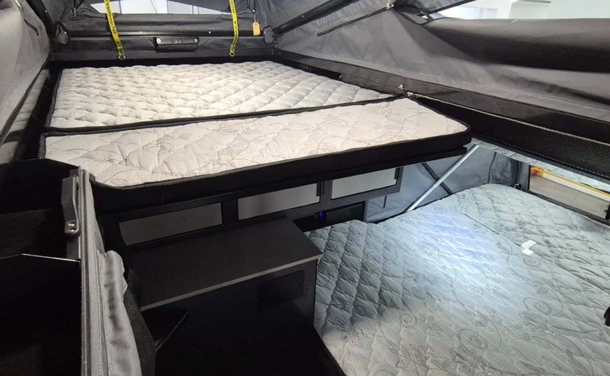 Bushwakka y el interior de una Toyota Land Cruiser