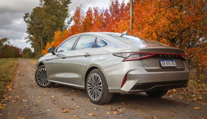 Chery Arrizo 8
