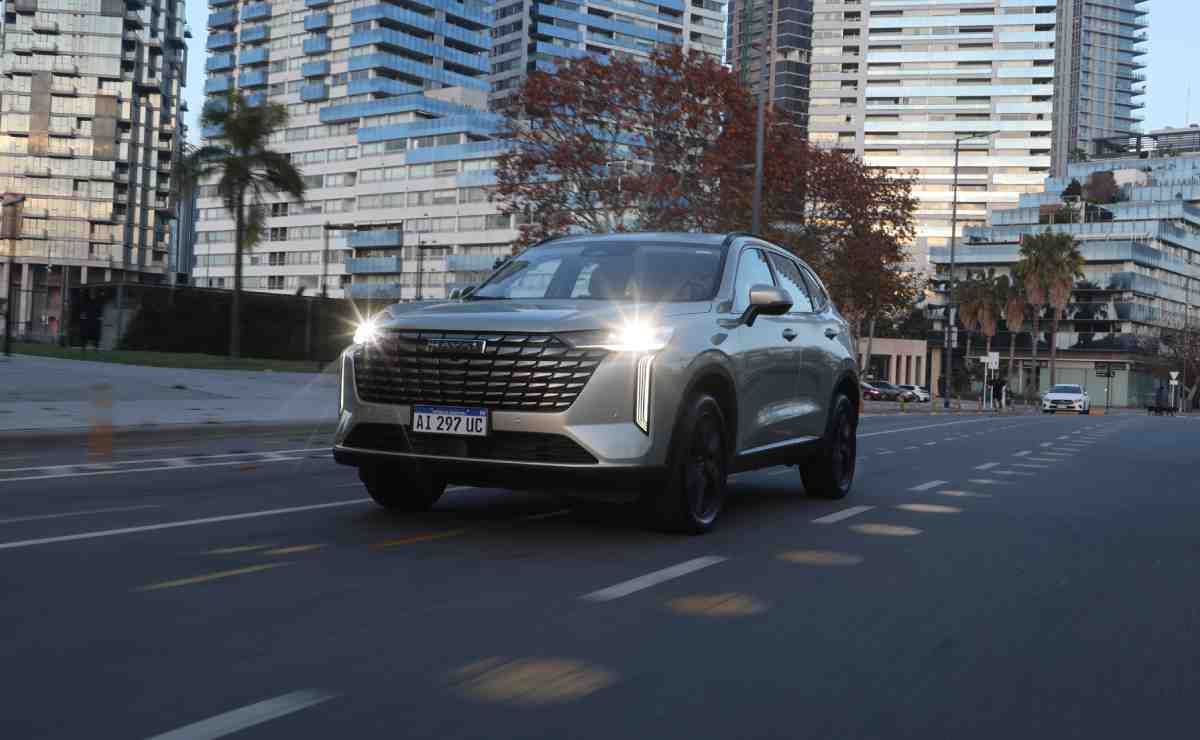 Llegó la actualización de un SUV chino: tiene 246 CV, mejoras en tecnología y buen precio 6 GWM H6 PRO HEV SUV (5)