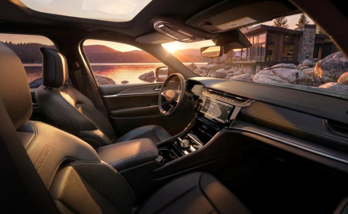 329 CV y superior a Renegade y Compass: Jeep y un renovado SUV para romper el mercado 4 Jeep Grand Cherokee Trailhawk 2027 interior