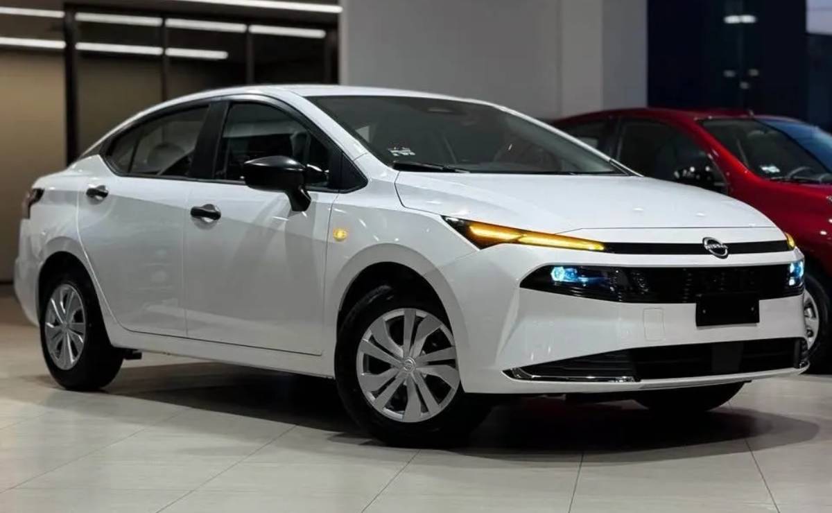 Nuevo Nissan Versa Sense Base TM frente