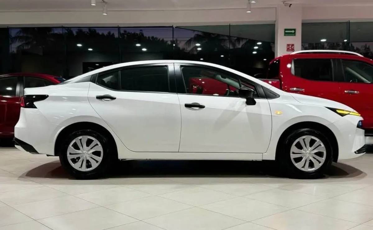 Nuevo Nissan Versa Sense Base TM perfil