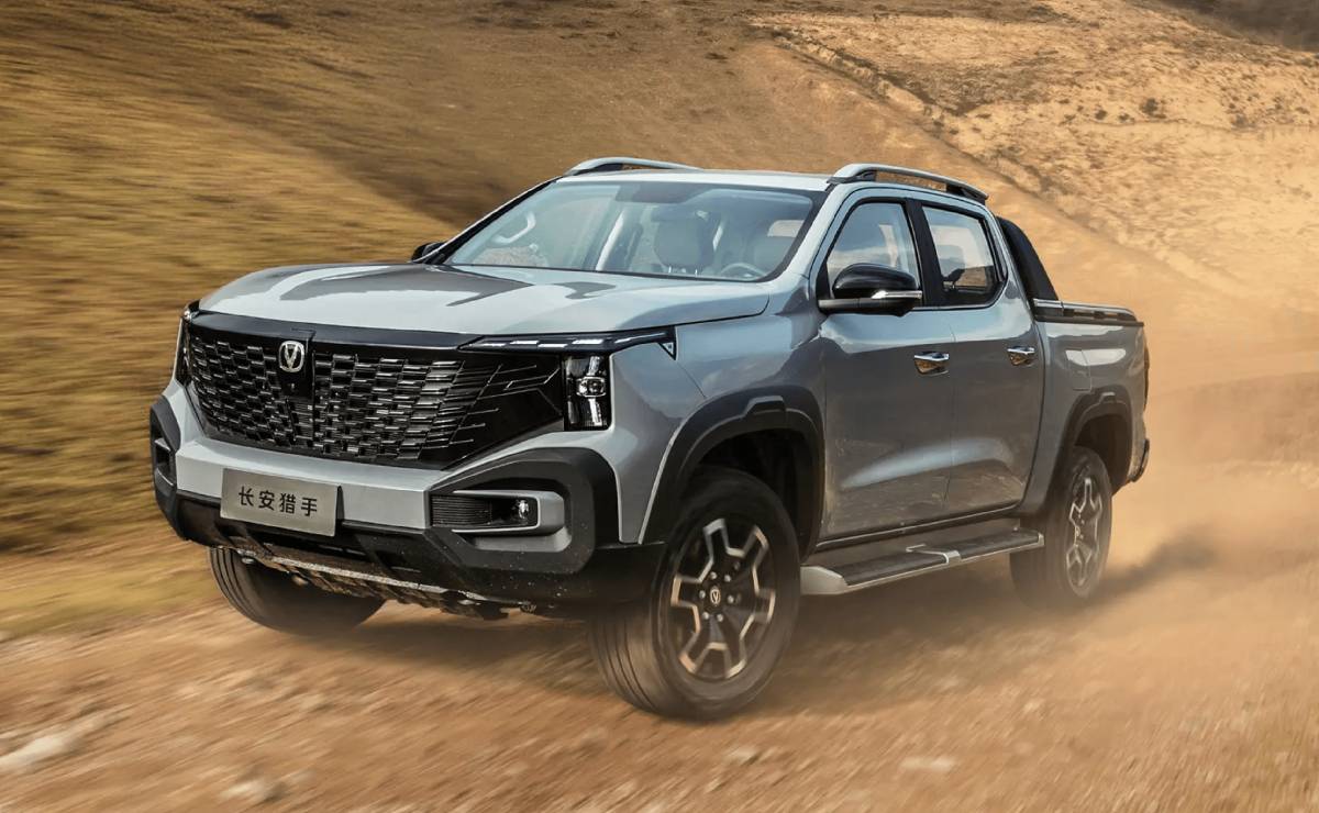 Tres motores y 268 CV: la pick up híbrida que quiere desafiar a Toyota Hilux y Ford Ranger 5 Pick up Changan Hunter Reev accion 1