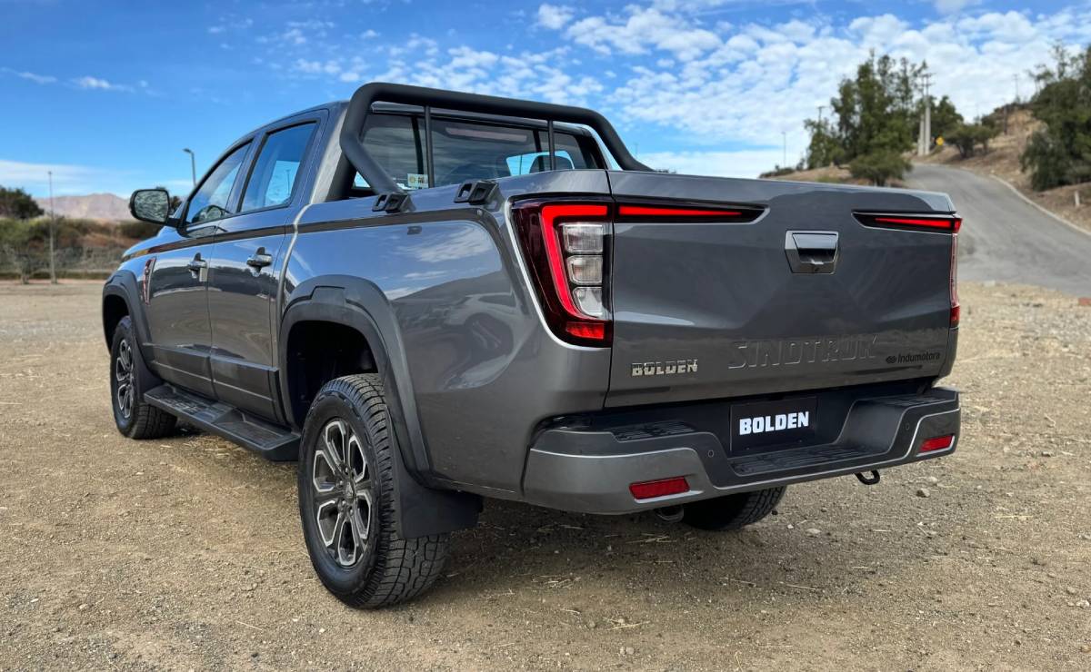 Pick up Sinotruk Bolden trasera
