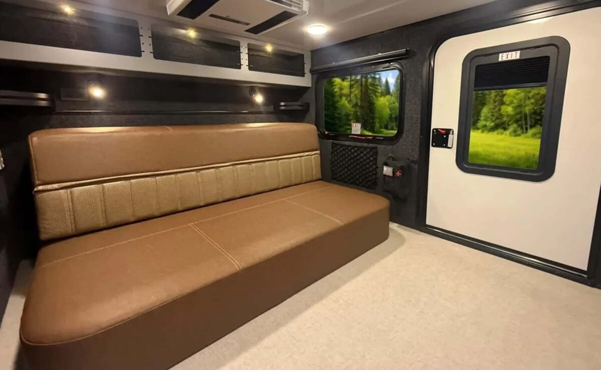 ROG 12RK FB interior