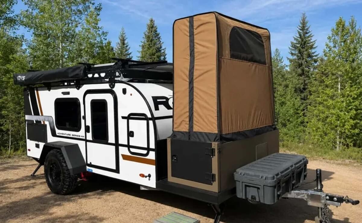 ROG 12RK-FB, la autocaravana pequeña y con baño
