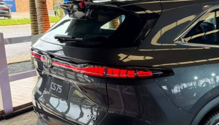 SUV Changan CS75 teaser