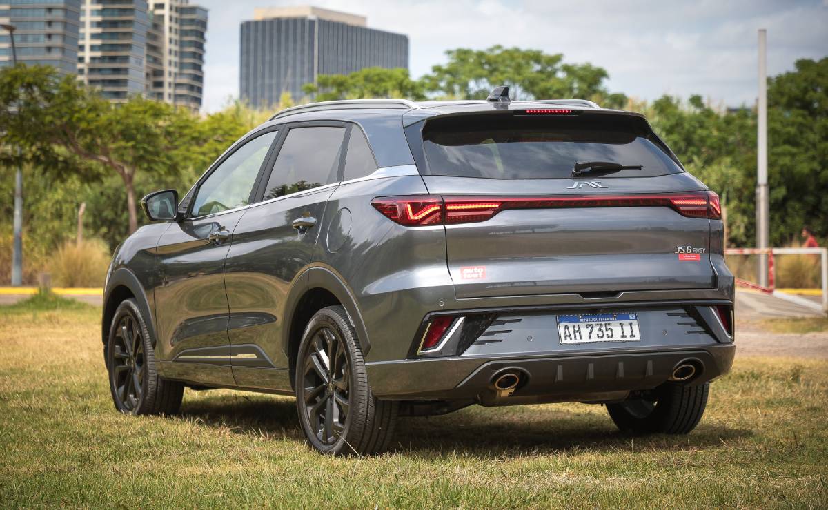 SUV JAC JS6 trasera
