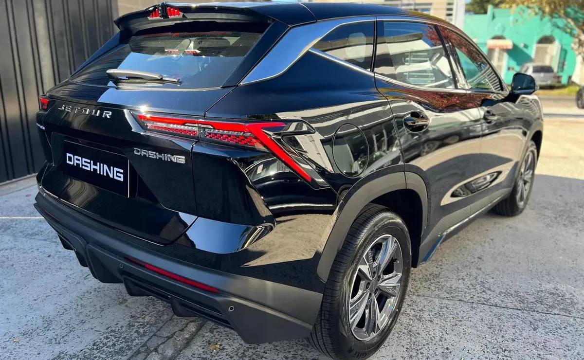 SUV Jetour Dashing 1.5 trasera