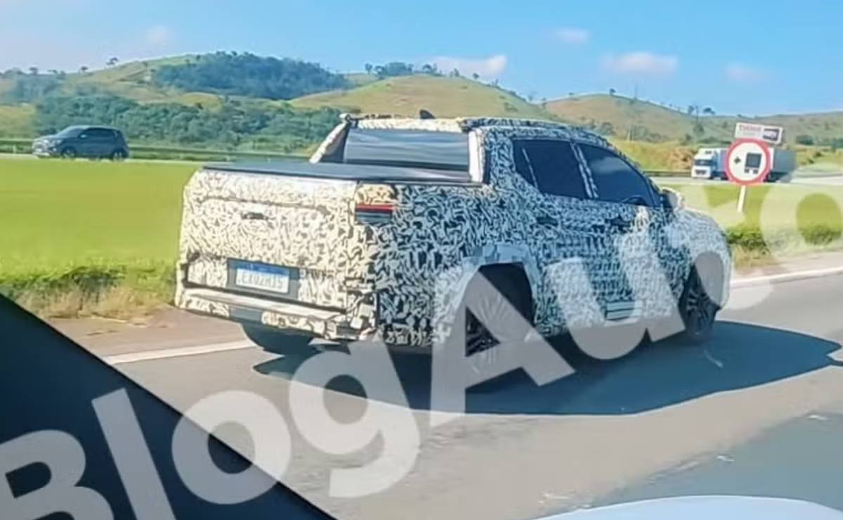 Toyota Corolla Cross pick up unidad camuflada