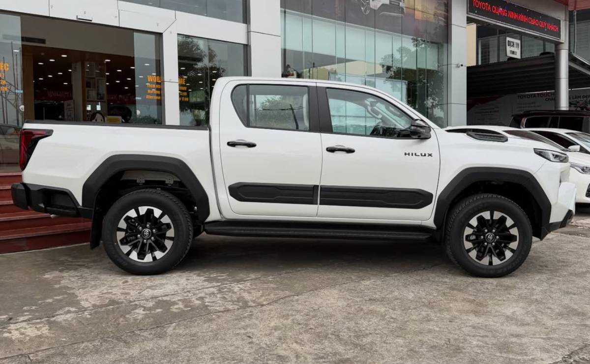 Toyota Hilux Trailhunter 2026 perfil