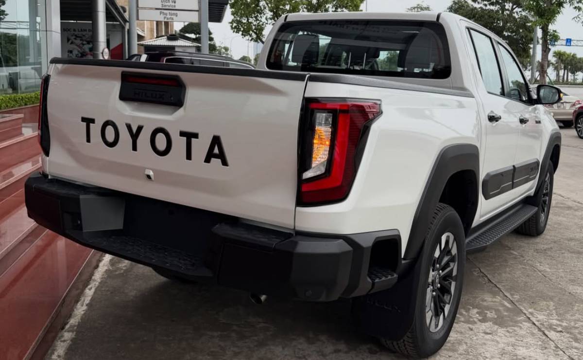Toyota Hilux Trailhunter 2026 trasera
