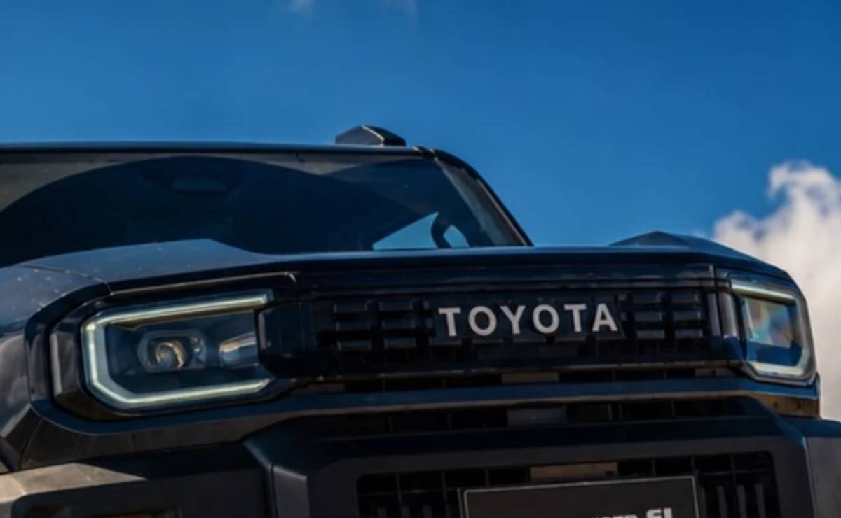Toyota Land Cruiser FJ teaser 1
