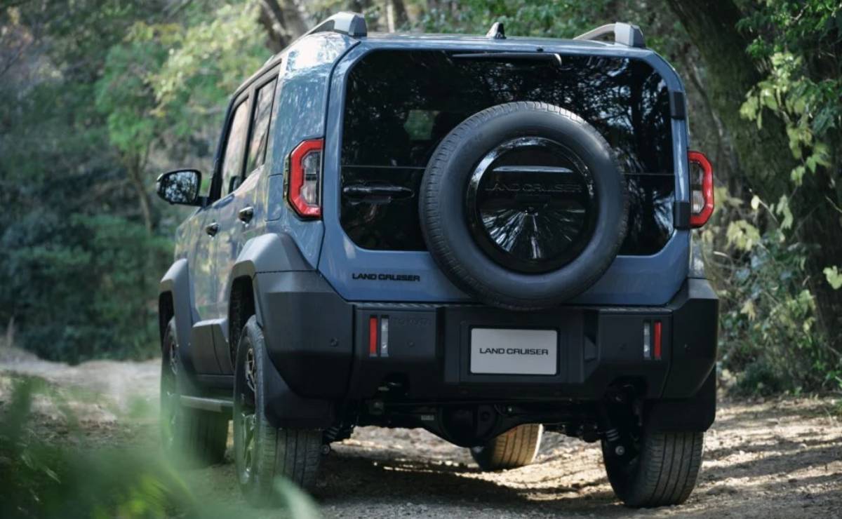 Toyota Land Cruiser FJ trasera 2