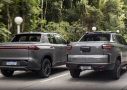 Toyota pick up vs Fiat Toro