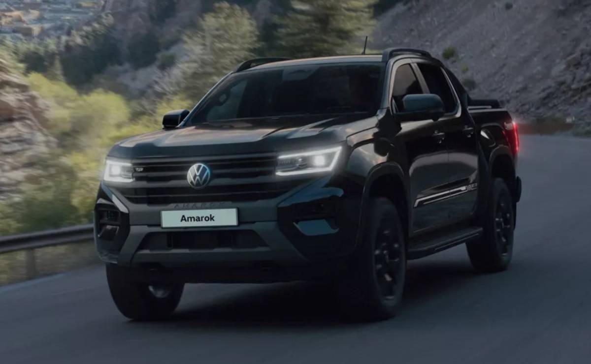 La Volkswagen Amarok de segunda generación suma una versión especial con motor V6 para competir contra Toyota Hilux 7 Volkswagen Amarok Dark Label accion