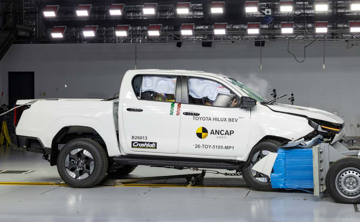 toyota hilux 2026 16