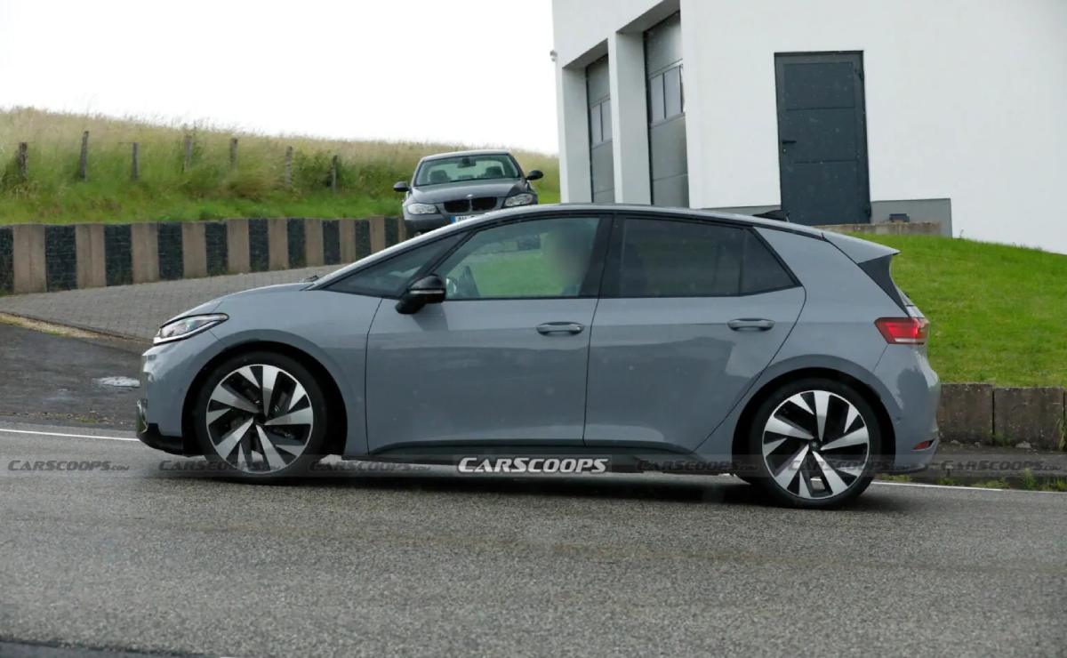 Volkswagen prueba el nuevo hatch de su gama más tecnológica: así es el deportivo que promete 322 CV 4 volkswagen id. gti 4