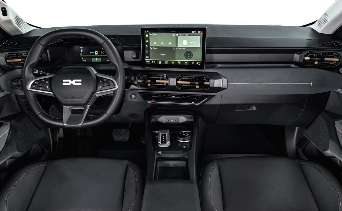Dacia Striker Extreme Hybrid interior
