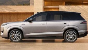 Denza D8 SUV