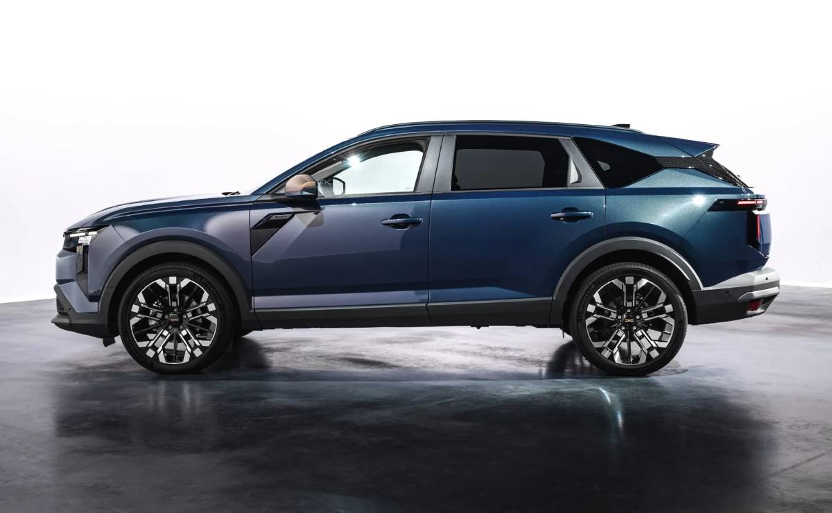 El nuevo familiar híbrido con precio accesible que combina lo mejor de un SUV, una rural y un sedán 1 Familiar Dacia Striker perfil