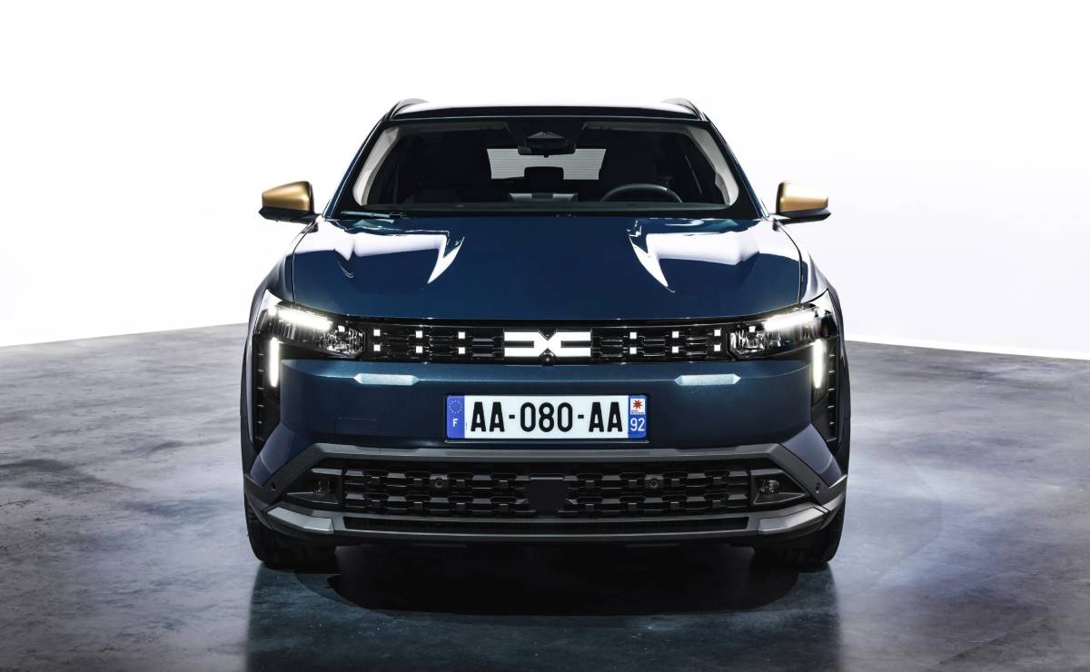 El nuevo familiar híbrido con precio accesible que combina lo mejor de un SUV, una rural y un sedán 6 Familiar Dacia Striker trompa