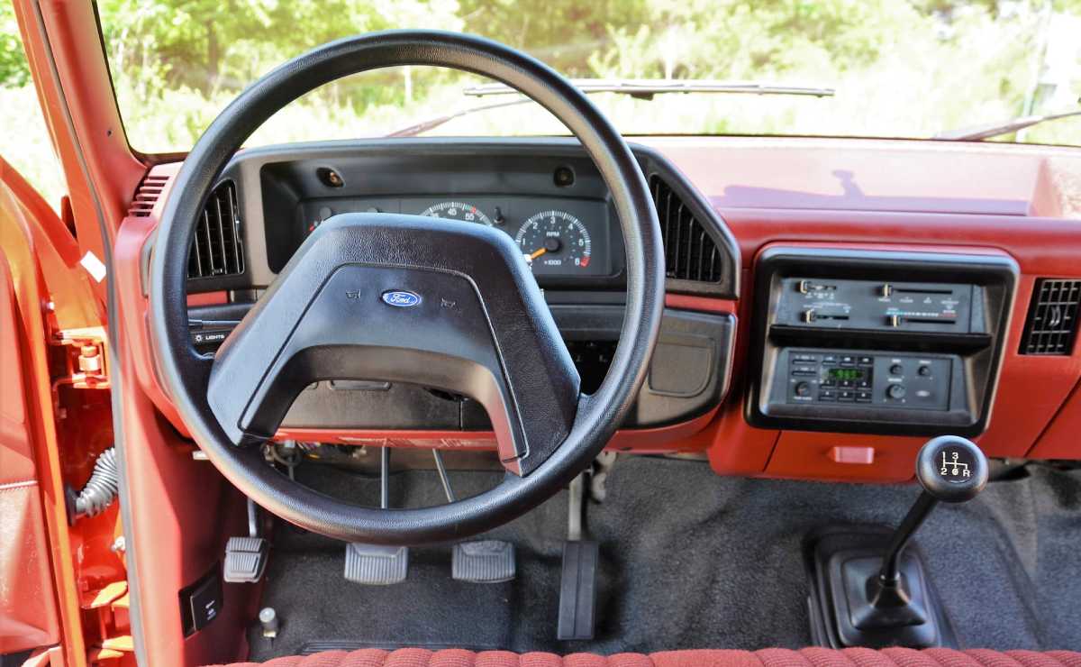 Casi 40 años y menos de 10.000 km: en qué estado se encuentra esta pick up Ford de 1987 6 Ford F-150 1987