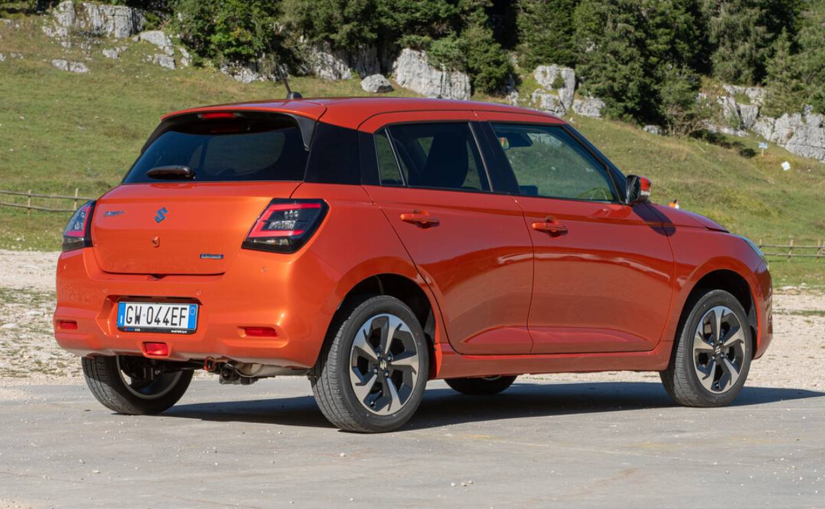 Hatchback Suzuki Swift 2027 trasera