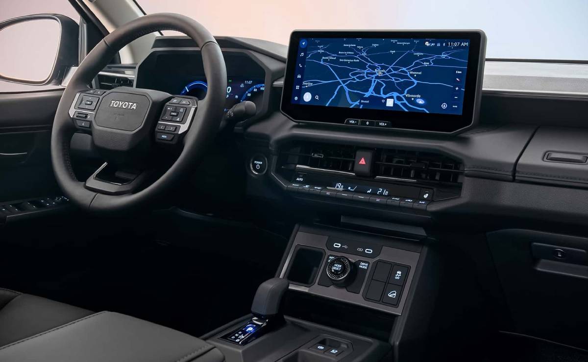 Toyota lanza la Hilux 2027 con diseño renovado y nuevas versiones: ¿cuál será su precio? 3 Interior Toyota Hilux 2027