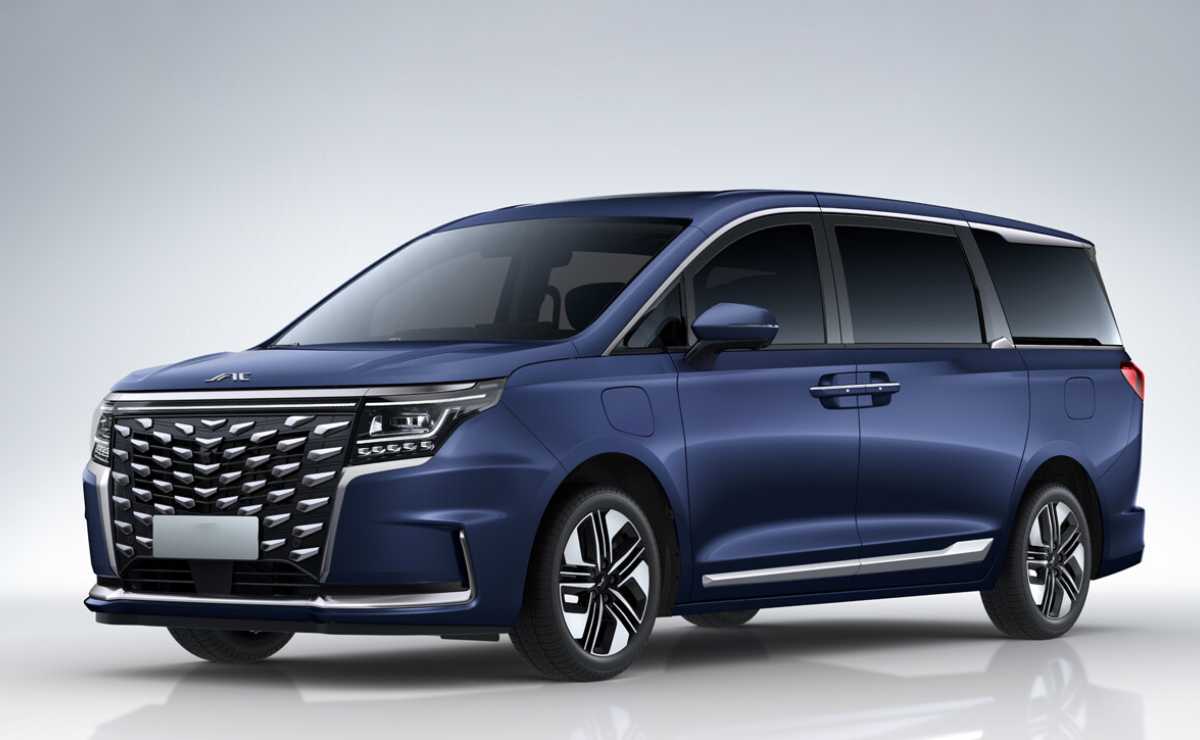 Esta es la propuesta de una marca china para competirle a Toyota y Honda con un precio más bajo 3 JAC Traveller 2026