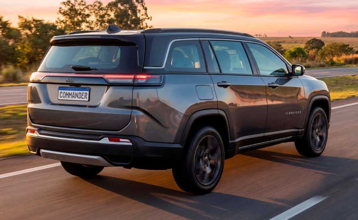 Jeep bajó casi 8.000 dólares el precio de su SUV familiar: qué versión entra en la promoción 3 Jeep Commander 1