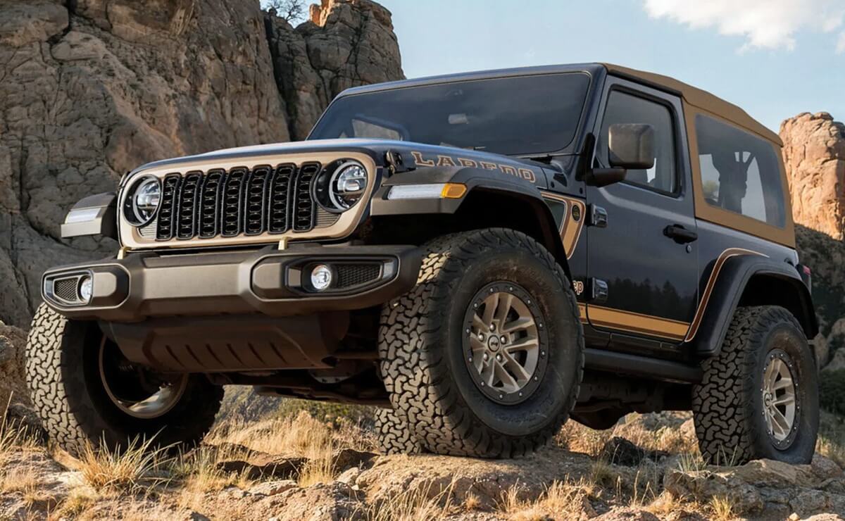 Jeep Wrangler Laredo 2027 1