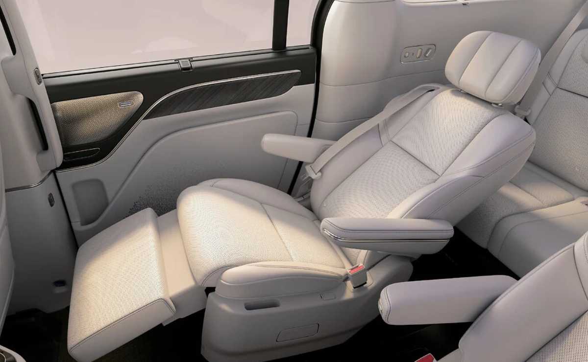 Así es la minivan de lujo que desafía a los SUV con mucho equipamiento y 700 km de autonomía 2 Leapmotor D99 Minivan 2