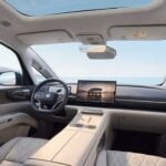 Una marca presentó dos nuevas versiones de su minivan para superar a Toyota 4 Imagen relacionada