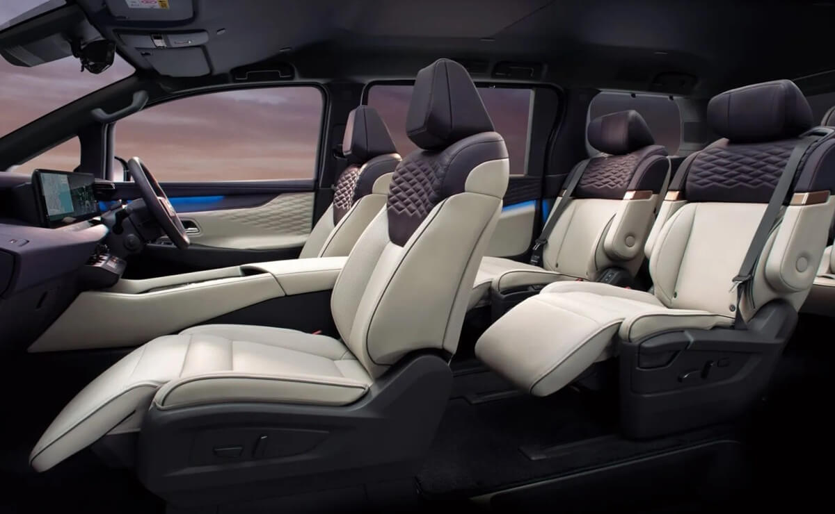 Nissan Elgrand interior