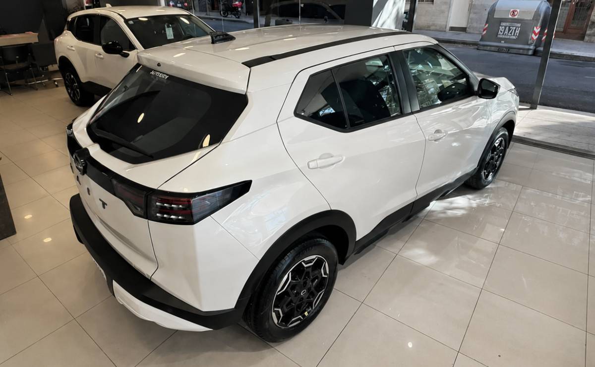 Precio accesible y buen equipamiento: cómo es el SUV más barato de Nissan y qué ofrece 1 Nissan Kait Sense trasera