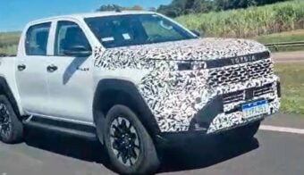 Nueva Toyota Hilux camuflada