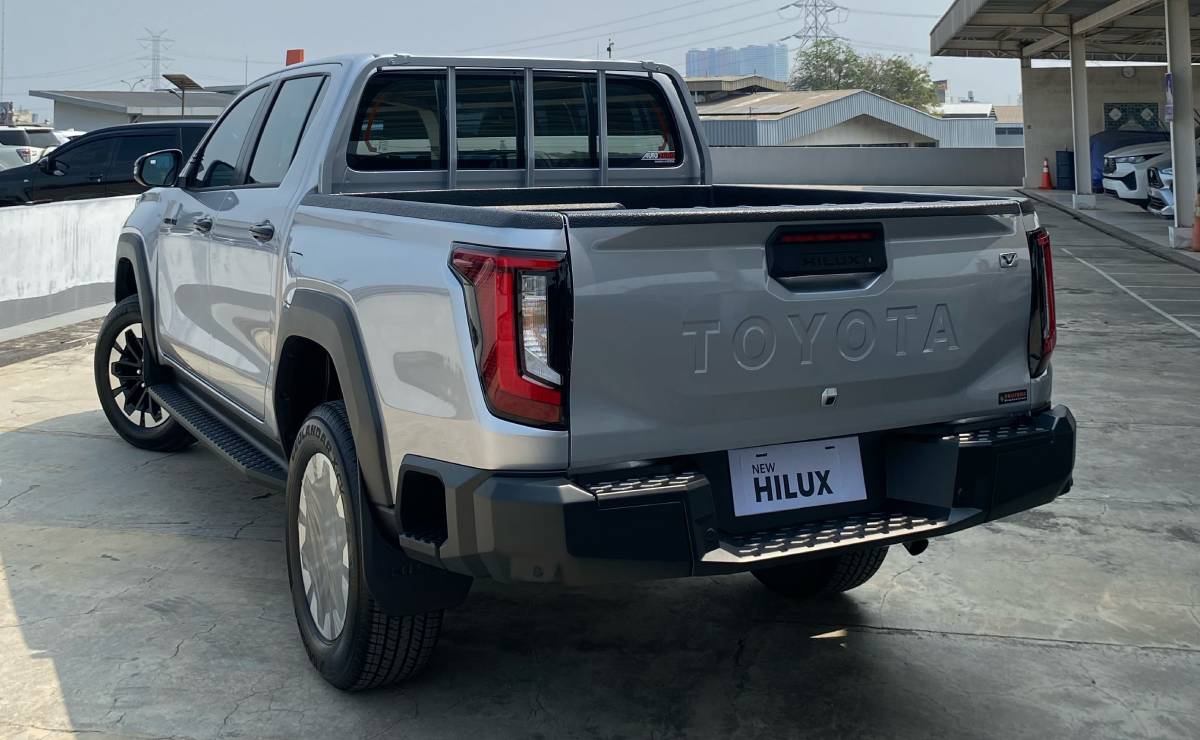 Nueva Toyota Hilux trasera 2