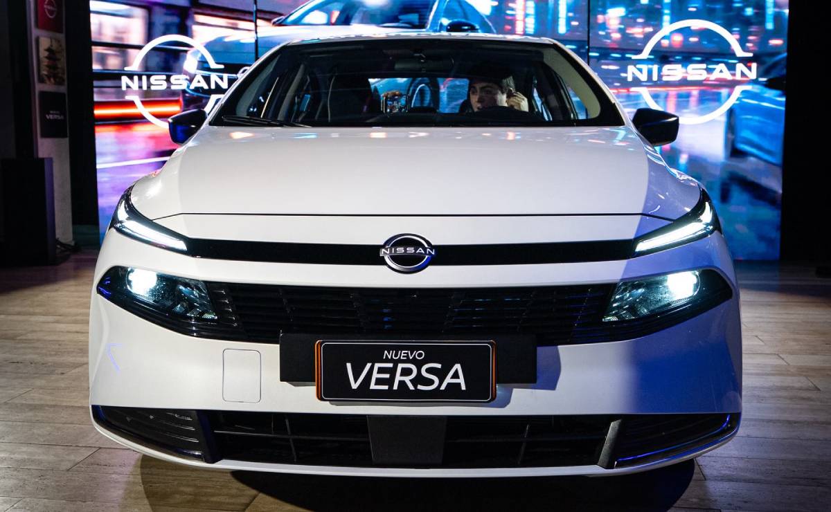 Nuevo Nissan Versa 2026 trompa