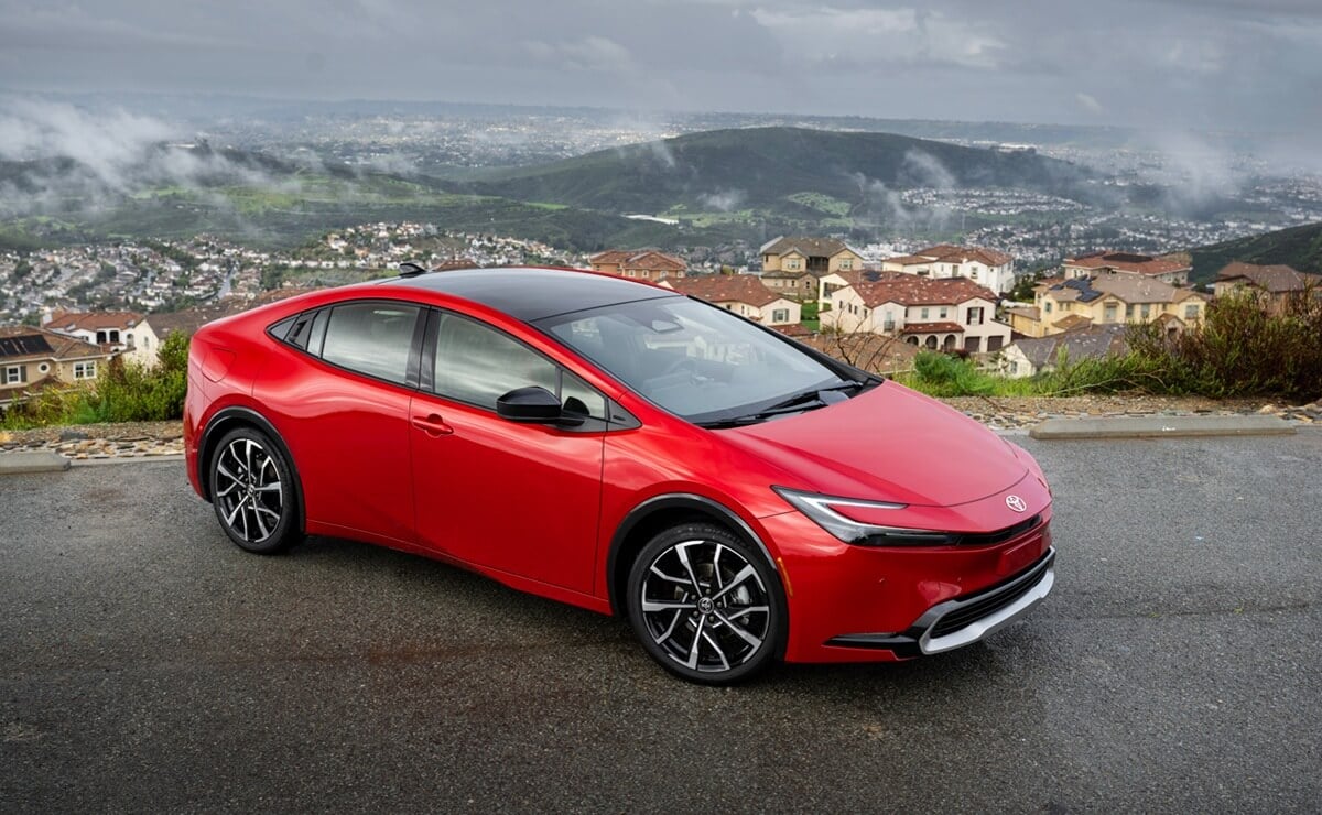 Más potente que Corolla y con gran relación precio-producto: Toyota presentó el renovado Prius 2 Nuevo Toyota Prius 2