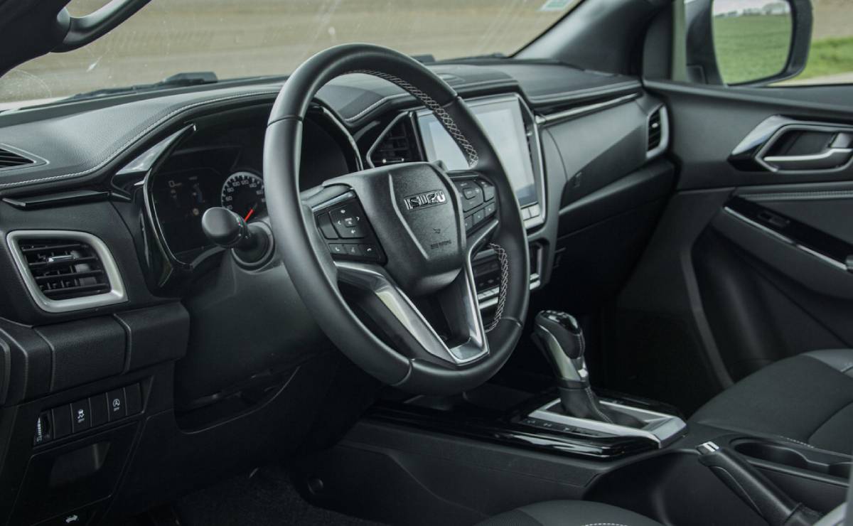 Pick up Isuzu D MAX interior 3