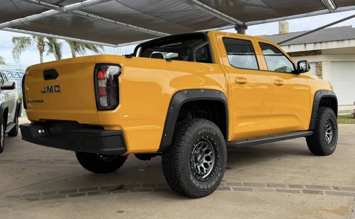 La pick up china que busca desafiar a Toyota Hilux con 242 CV y precio competitivo 5 Pick up JMC Grand Avenue 4X4 trasera