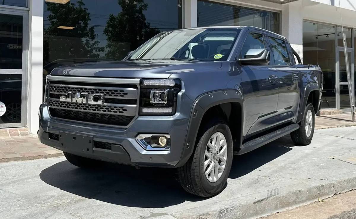 Pick up JMC Grand Avenue frente 4