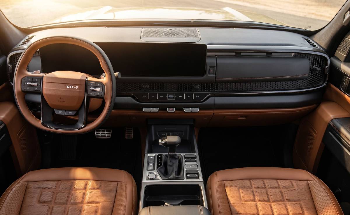 Kia presentó su pick up para enfrentar a Toyota Hilux: precios, versiones y equipamiento 7 Pick up Kia Tasman interior 3