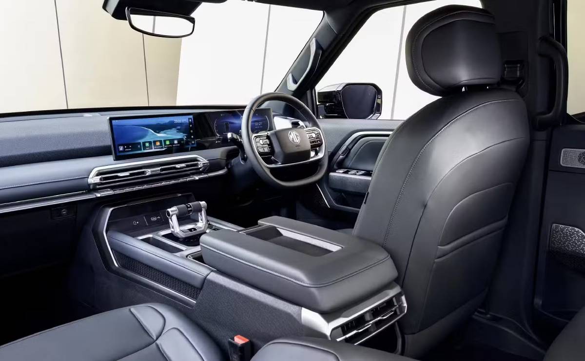 Pick up MG U9 Black Edition interior
