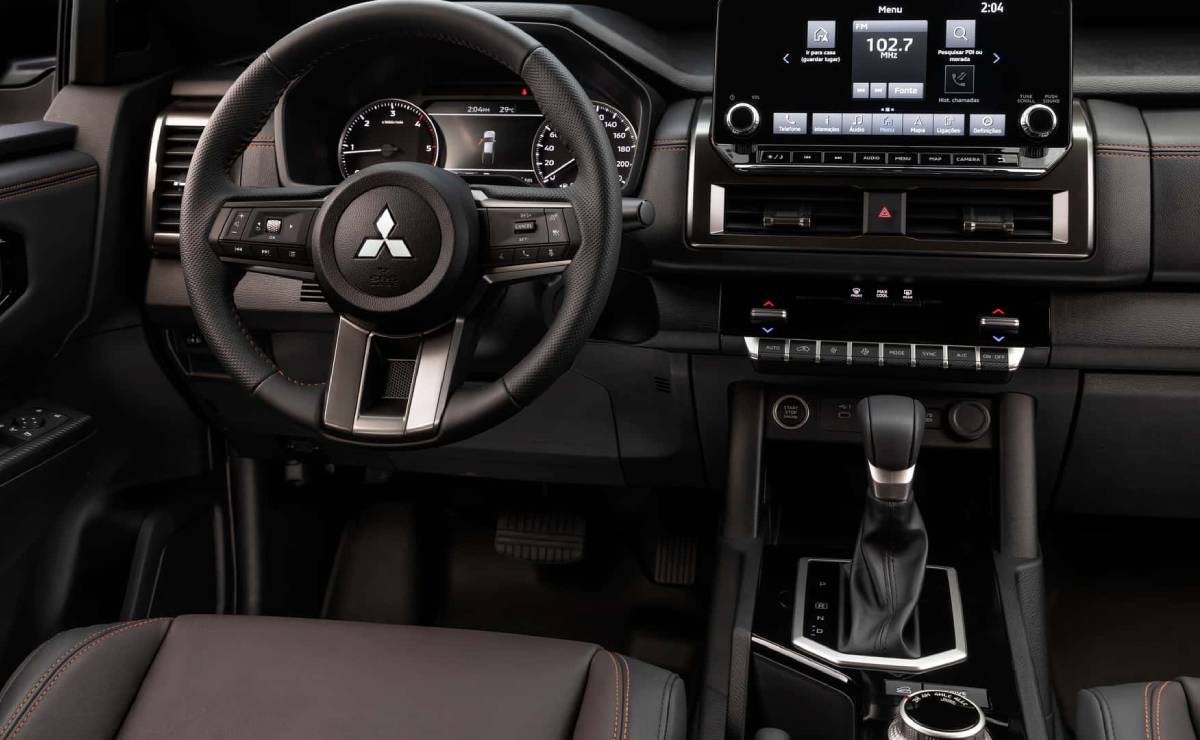 Pick up Mitsubishi Triton BFMS interior